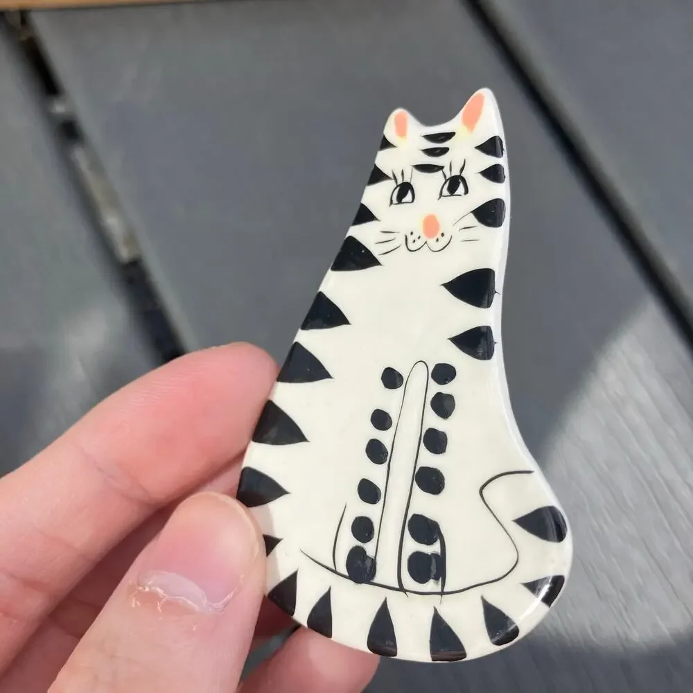 Vintage black and white cat pin brooch, kitschy eclectic bohemian hippie, OOAK